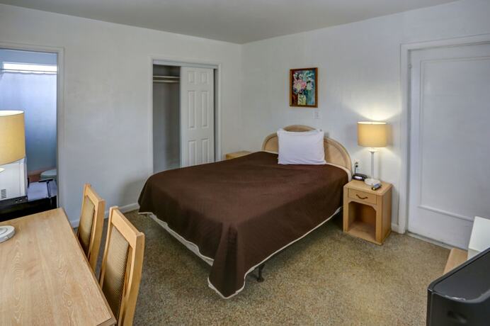 Imagen de la habitación del Hotel Richard\'s Motel Studio. Foto 20