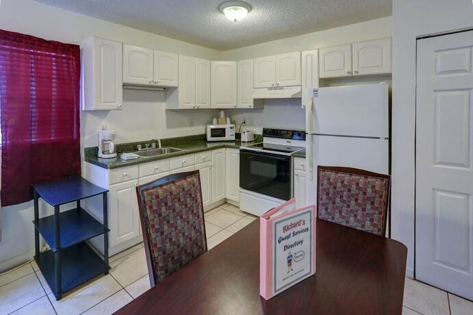 Imagen general del Hotel Richard\'s Motel Studio. Foto 11