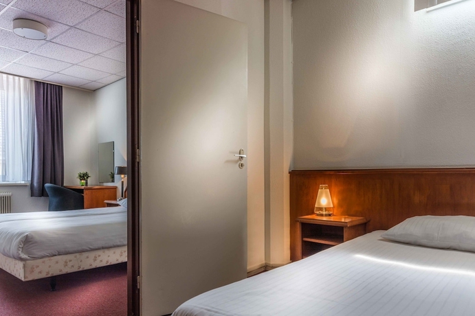 Imagen de la habitación del Hotel Riche. Foto 11