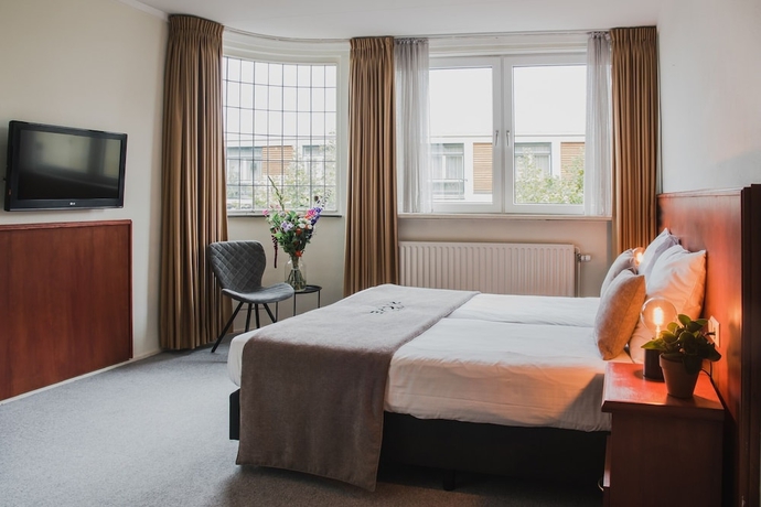 Imagen de la habitación del Hotel Riche. Foto 13