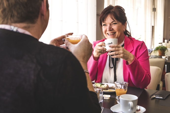 Imagen del bar/restaurante del Hotel Riche. Foto 4