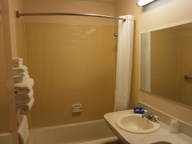 Imagen de la habitación del Hotel Richmond Inn and Suites, Richmond. Foto 9