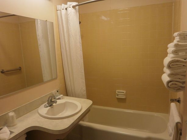 Imagen de la habitación del Hotel Richmond Inn and Suites, Richmond. Foto 12
