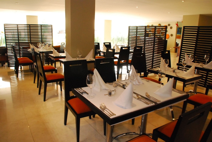 Imagen del bar/restaurante del Hotel Richmond Suites. Foto 5