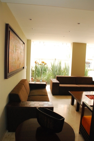 Imagen de los interiores del Hotel Richmond Suites. Foto 10