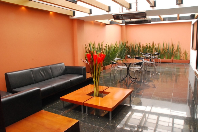 Imagen de los interiores del Hotel Richmond Suites. Foto 11