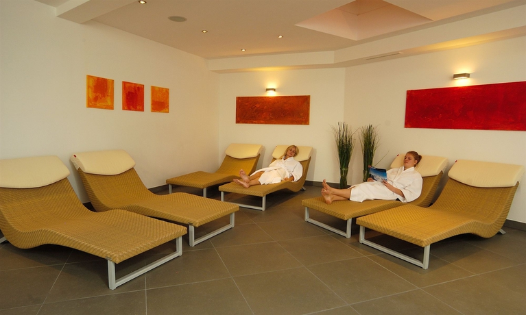 Imagen de la piscina del Hotel Riders In. Foto 14