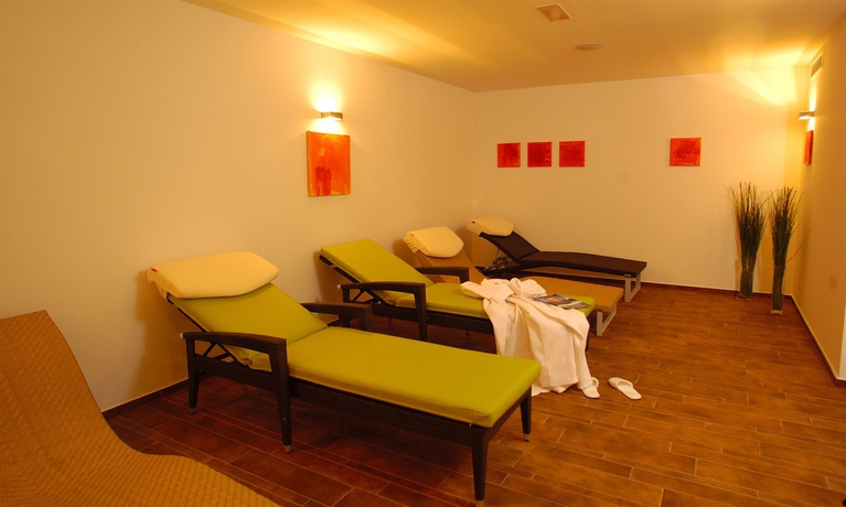 Imagen de la piscina del Hotel Riders In. Foto 16