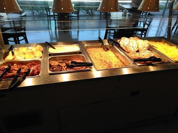 Imagen del bar/restaurante del Hotel Ridge Crest, West Plains. Foto 5