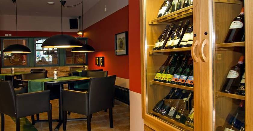 Imagen del bar/restaurante del Hotel Rieger, Jič&iacute;n. Foto 3