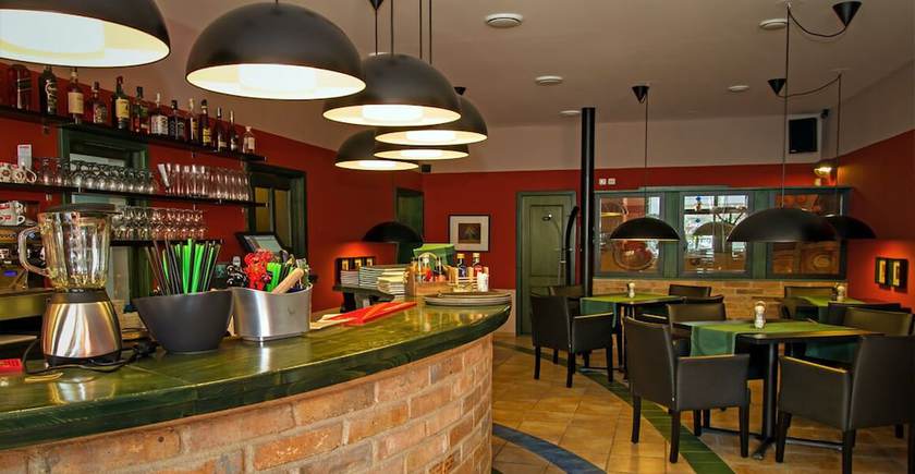 Imagen del bar/restaurante del Hotel Rieger, Jič&iacute;n. Foto 4