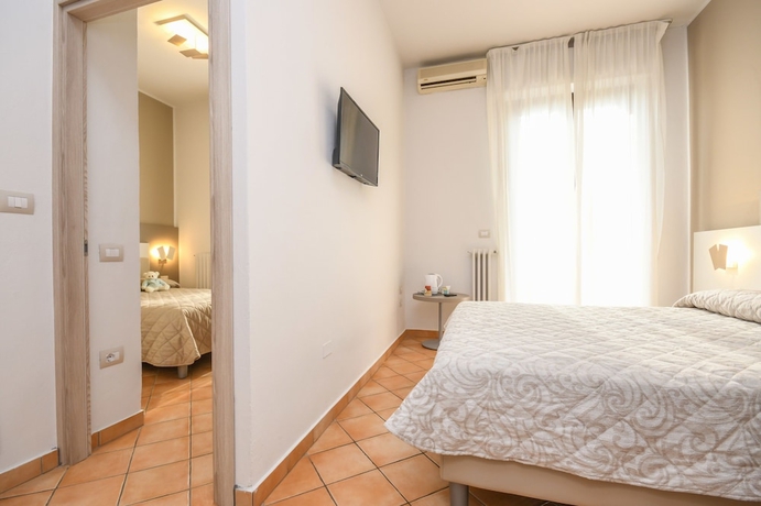 Imagen de la habitación del Hotel Riel. Foto 9