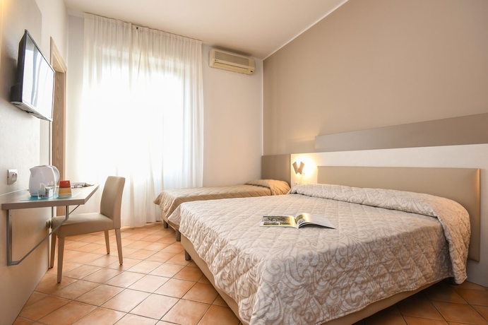 Imagen de la habitación del Hotel Riel. Foto 12