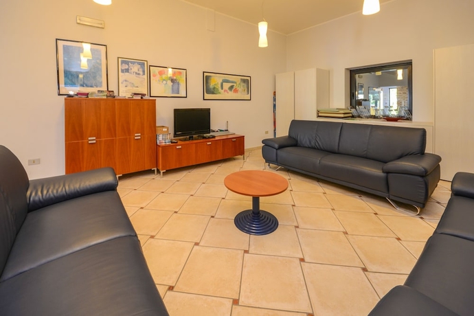 Imagen del bar/restaurante del Hotel Riel. Foto 2