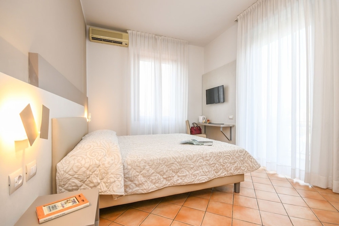 Imagen de la habitación del Hotel Riel. Foto 13