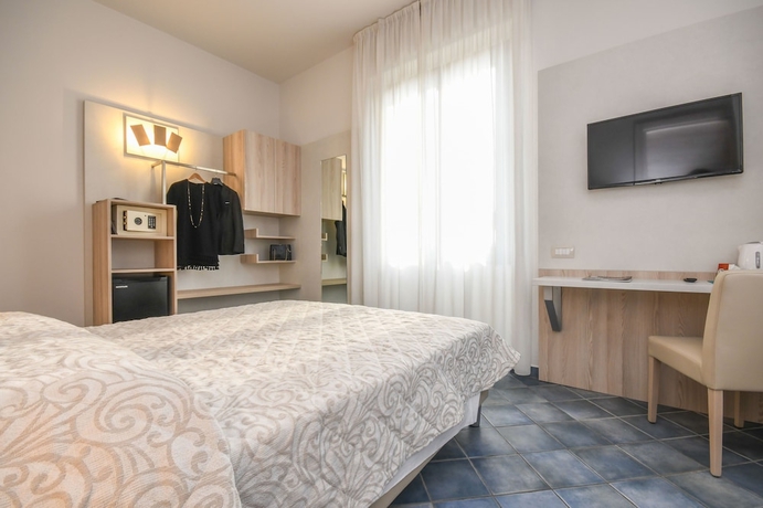 Imagen de la habitación del Hotel Riel. Foto 16