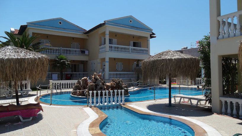 Imagen de la piscina del Hotel Rigakis. Foto 19
