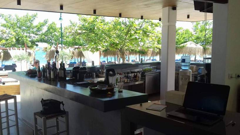 Imagen del bar/restaurante del Hotel Rigakis. Foto 6