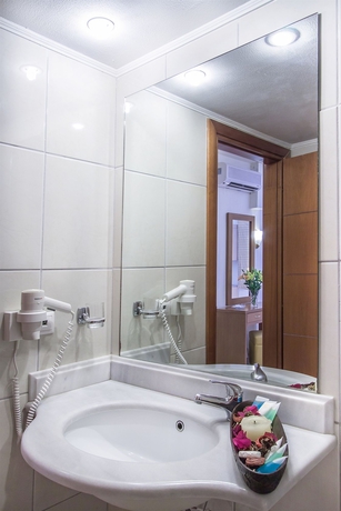 Imagen de la habitación del Hotel Rigas Skopelos. Foto 6