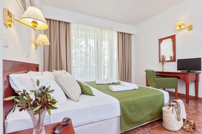 Imagen de la habitación del Hotel Rigas Skopelos. Foto 11