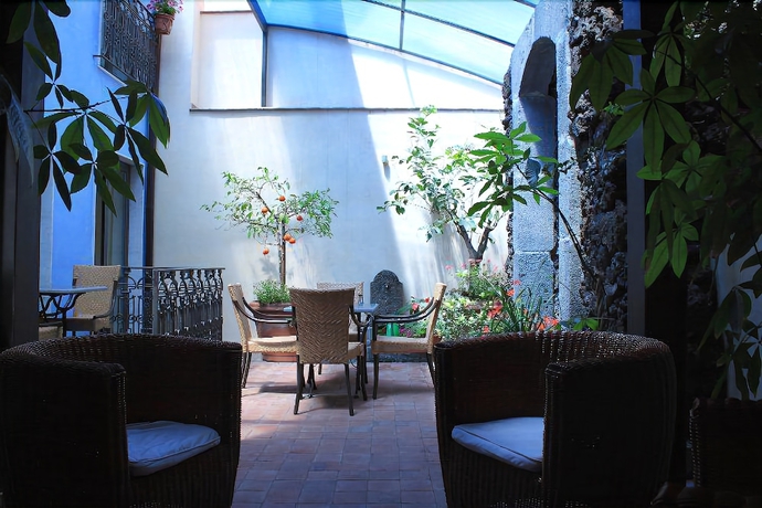 Imagen de los exteriores del Hotel Rigel, Catania. Foto 15