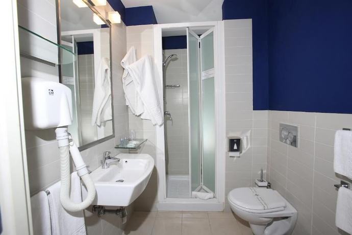 Imagen de la habitación del Hotel RigelHotel. Foto 13