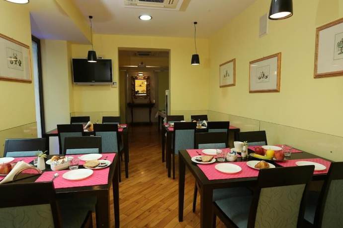 Imagen del bar/restaurante del Hotel RigelHotel. Foto 12