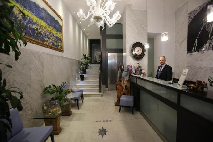 Imagen de los interiores del Hotel RigelHotel. Foto 18
