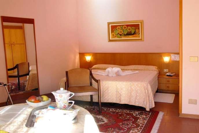 Imagen de la habitación del Hotel Rigoletto. Foto 7