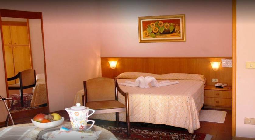 Imagen de la habitación del Hotel Rigoletto. Foto 18