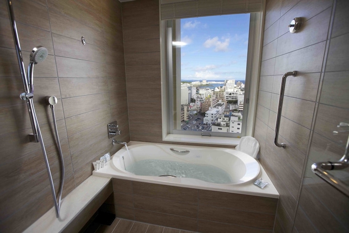Imagen de la habitación del Hotel Rihga Royal Gran Okinawa. Foto 3