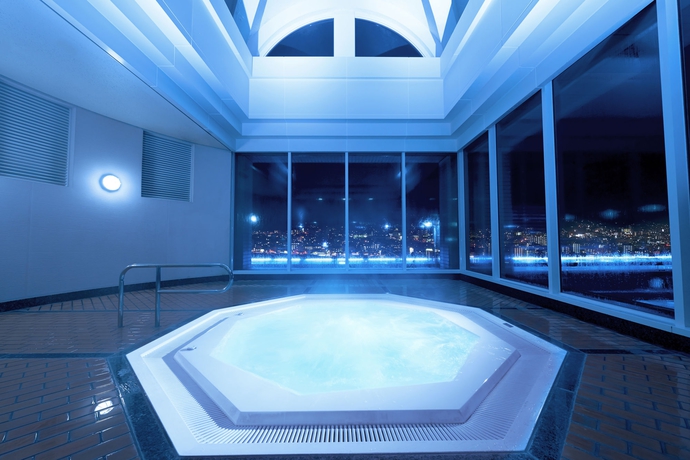 Imagen de la piscina del Hotel Rihga Royal Kokura. Foto 14