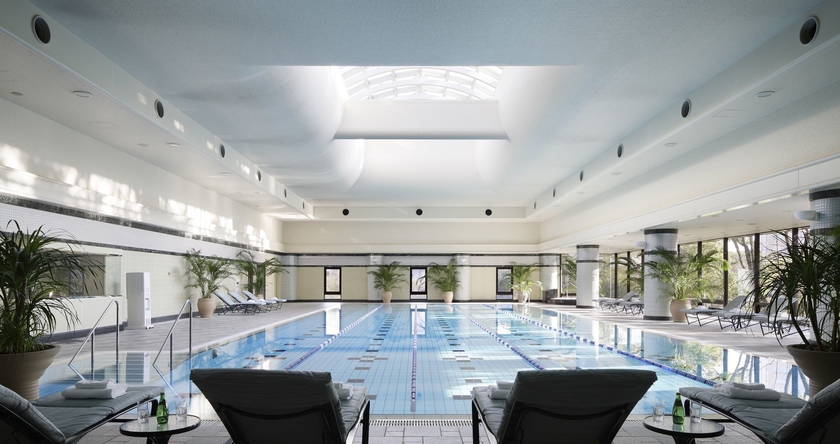 Imagen de la piscina del Hotel Rihga Royal Tokyo. Foto 15