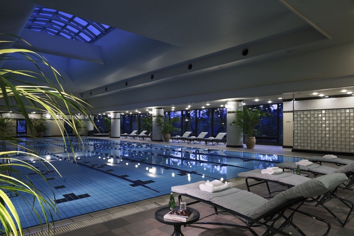 Imagen de la piscina del Hotel Rihga Royal Tokyo. Foto 16