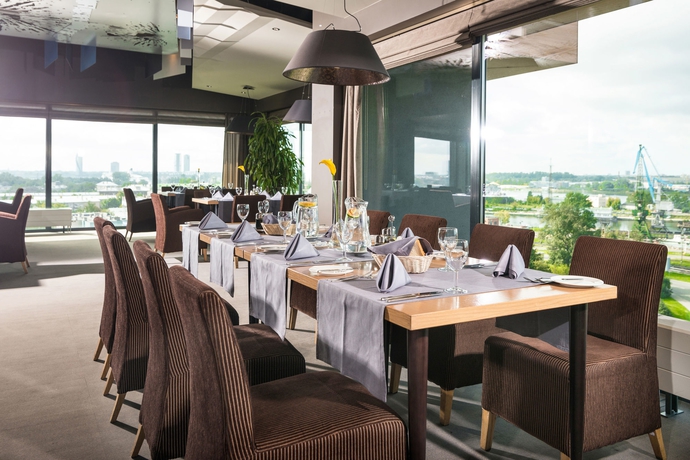 Imagen del bar/restaurante del Hotel Rija Port Riga. Foto 7