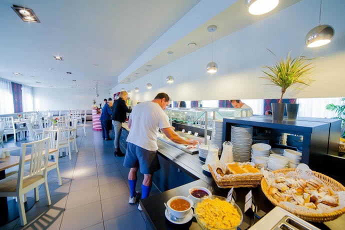 Imagen del bar/restaurante del Hotel Rija Tia. Foto 3