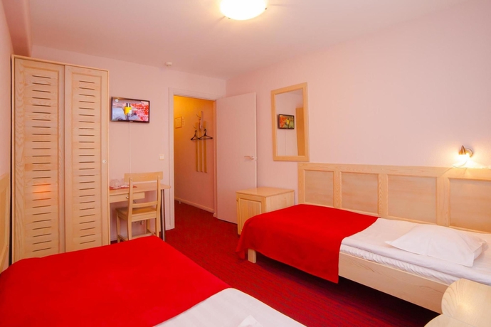 Imagen de los exteriores del Hotel Rija Tia. Foto 10