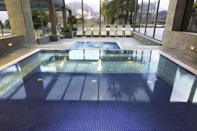 Imagen de la piscina del Hotel Rikli Balance. Foto 13