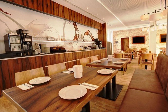 Imagen del bar/restaurante del Hotel Riku Neu-ulm. Foto 5