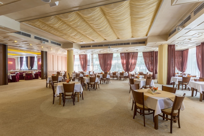 Imagen del bar/restaurante del Hotel Rila Sofia. Foto 2