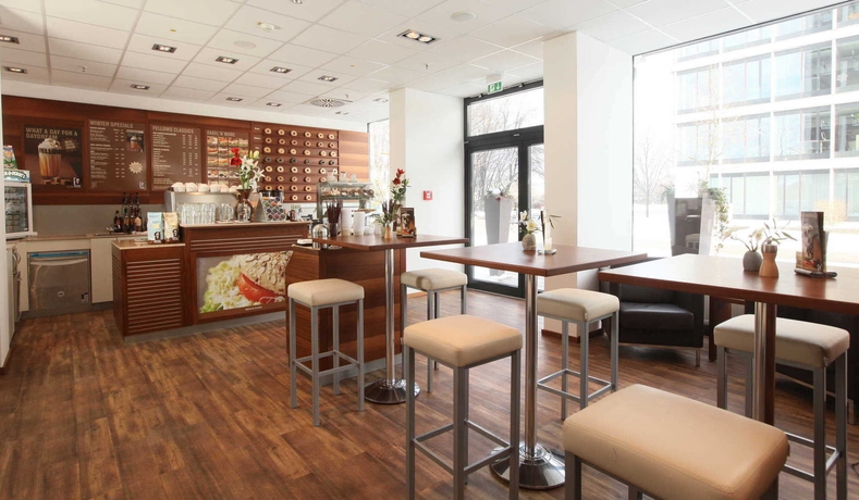 Imagen del bar/restaurante del Hotel Rilano 24/7 München. Foto 2