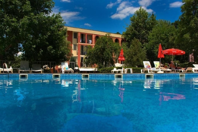 Imagen de la piscina del Hotel Rilena. Foto 16