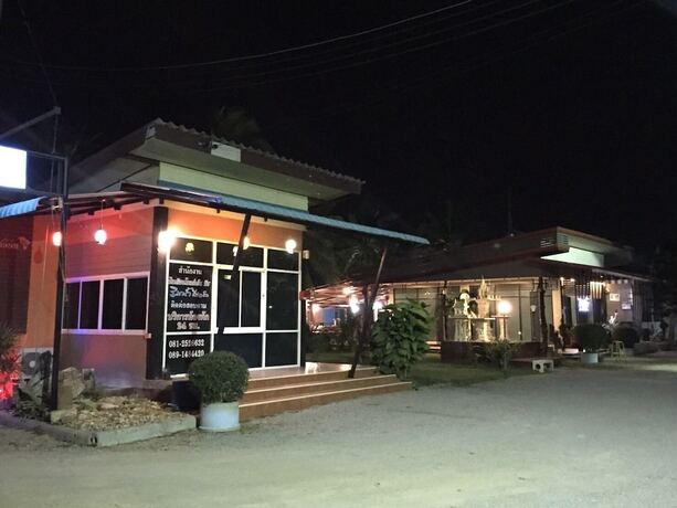 Imagen del bar/restaurante del Hotel Rim Nam Riva Resort. Foto 15