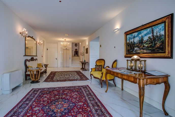 Imagen de los interiores del Hotel Rimini Suite. Foto 12