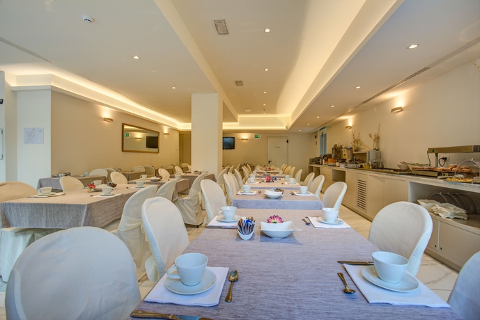 Imagen del bar/restaurante del Hotel Rimini Suite. Foto 3