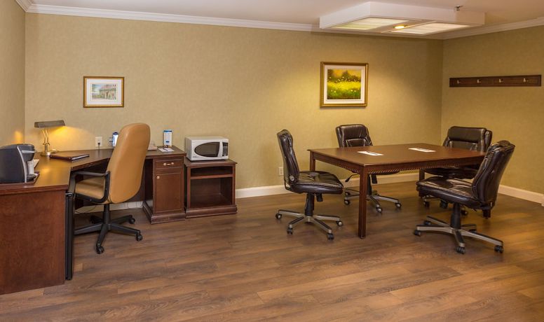 Imagen de la habitación del Hotel Rimouski. Foto 15