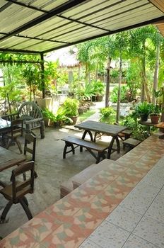 Imagen de los exteriores del Hotel Rimpu Hill Resort. Foto 8