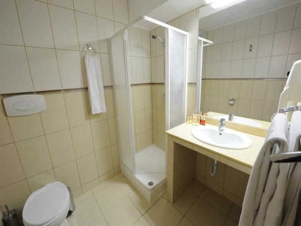 Imagen de la habitación del Hotel Rin Airport. Foto 6