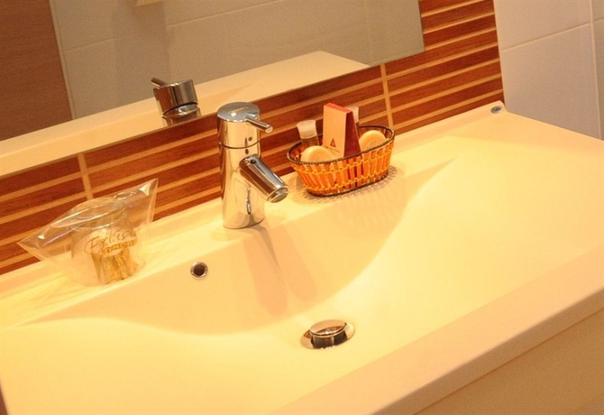 Imagen de la habitación del Hotel Rin Central. Foto 8