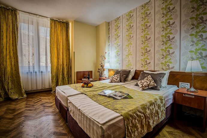 Imagen de la habitación del Hotel Rina Cerbul. Foto 20